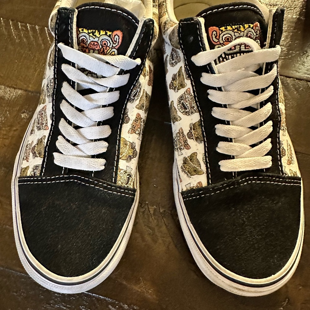 Women’s Size 8.5 Black and White Tiger Patterned Vans Sneakers